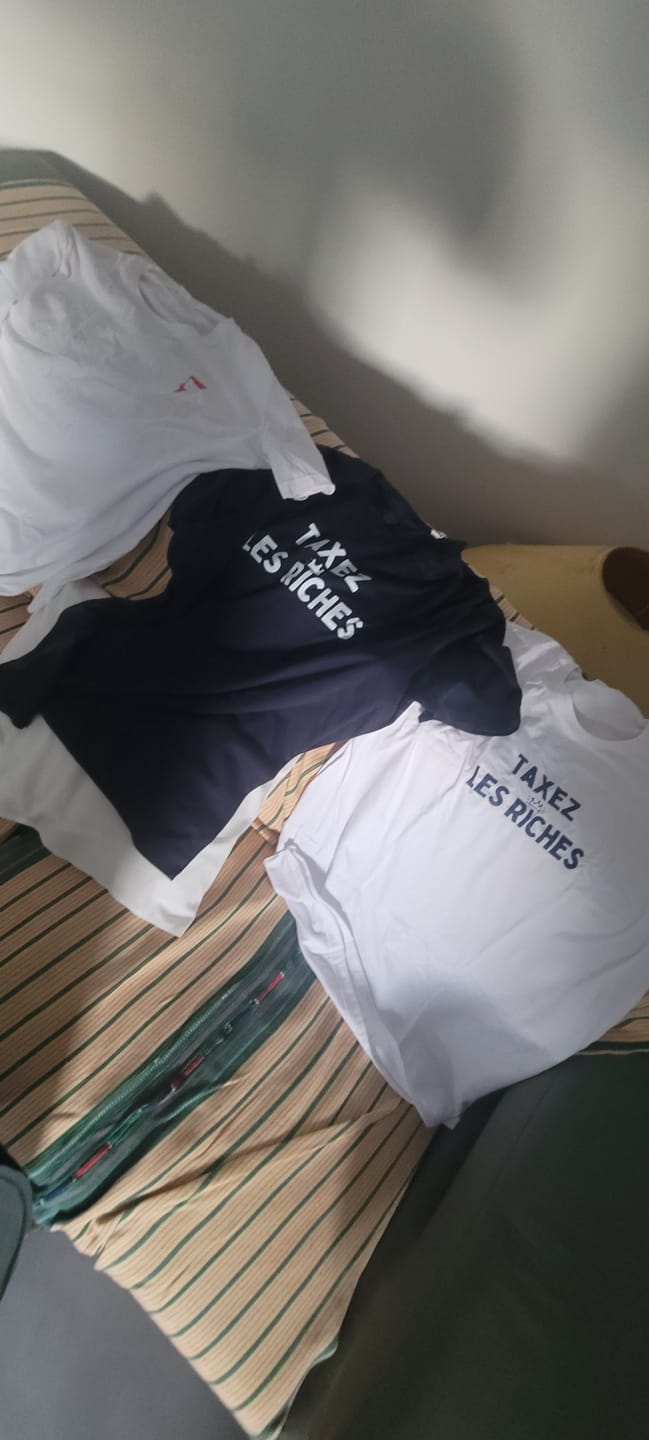 Customer photo review of T-shirt Unisexe 100% Coton Bio Taxez les riches (B)