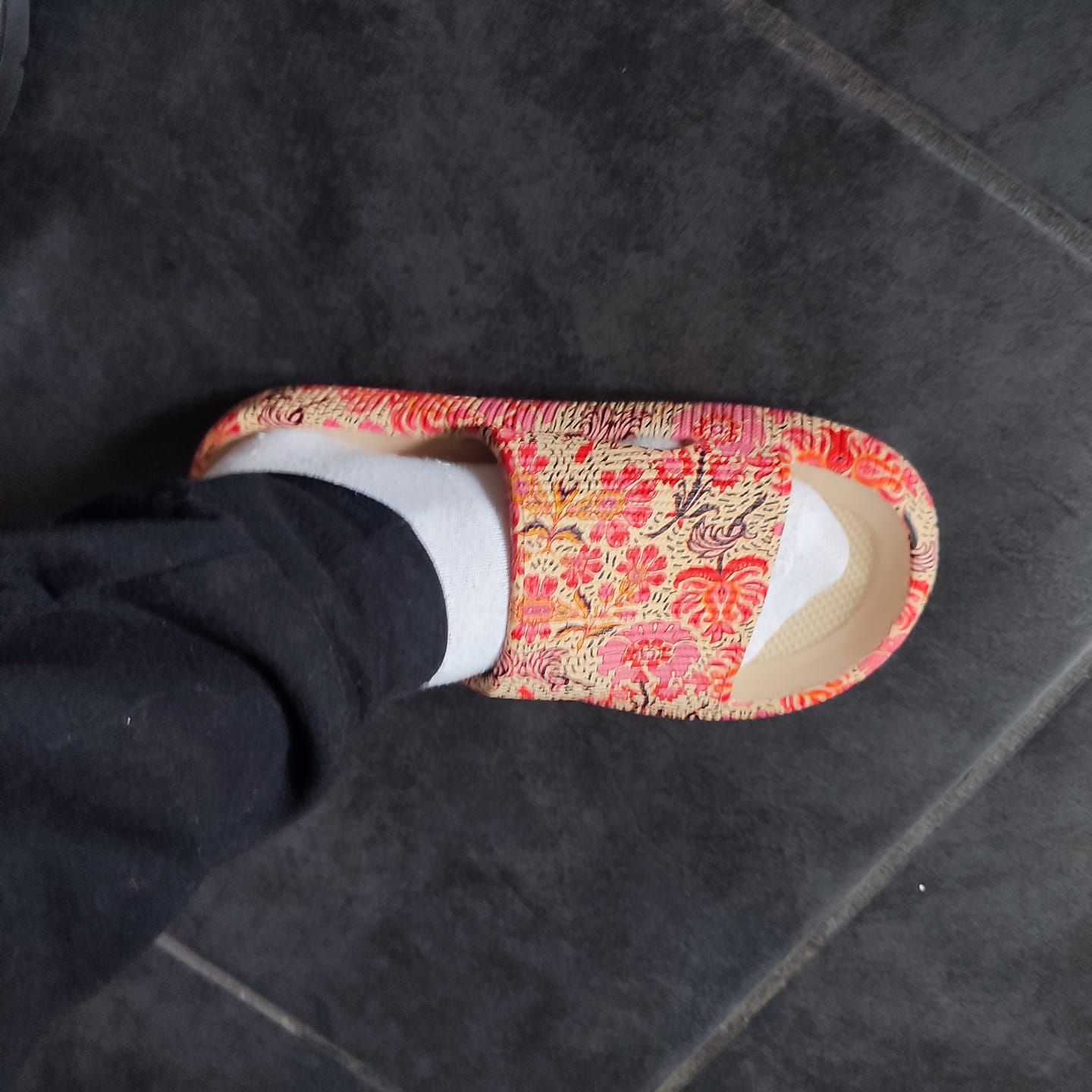 Customer photo review of HappyFlops Bohemian