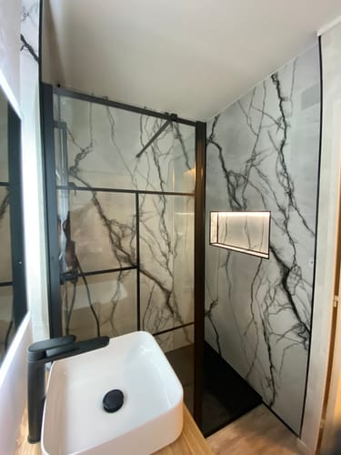 Customer photo review of PVC Marbre Blanc & Noir Calacatta Storm – 260x120 CM