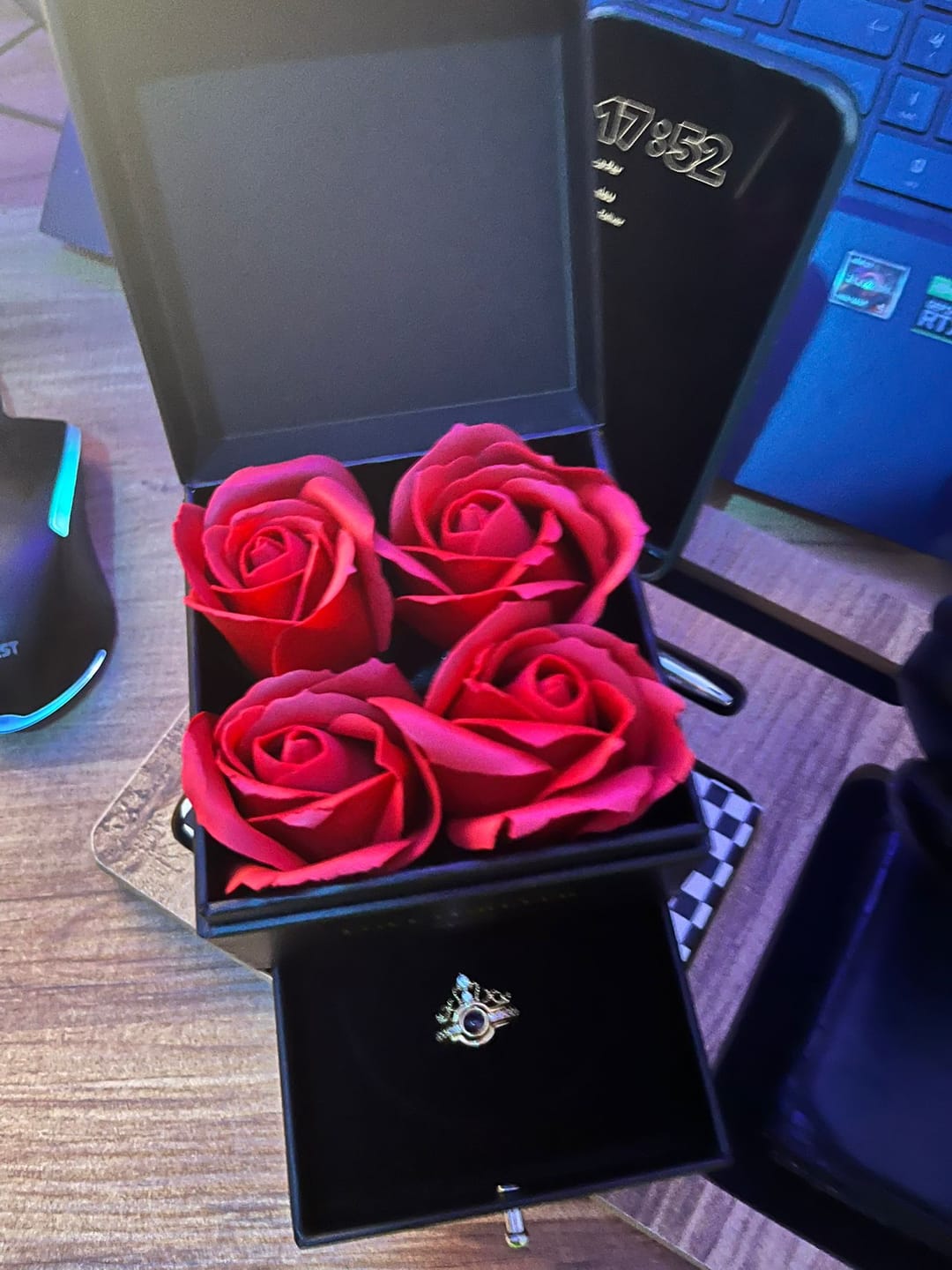 Customer photo review of Jormaria™ 14 Ayar Altın Kaplama 100 Dilde Seni Seviyorum Kolyesi