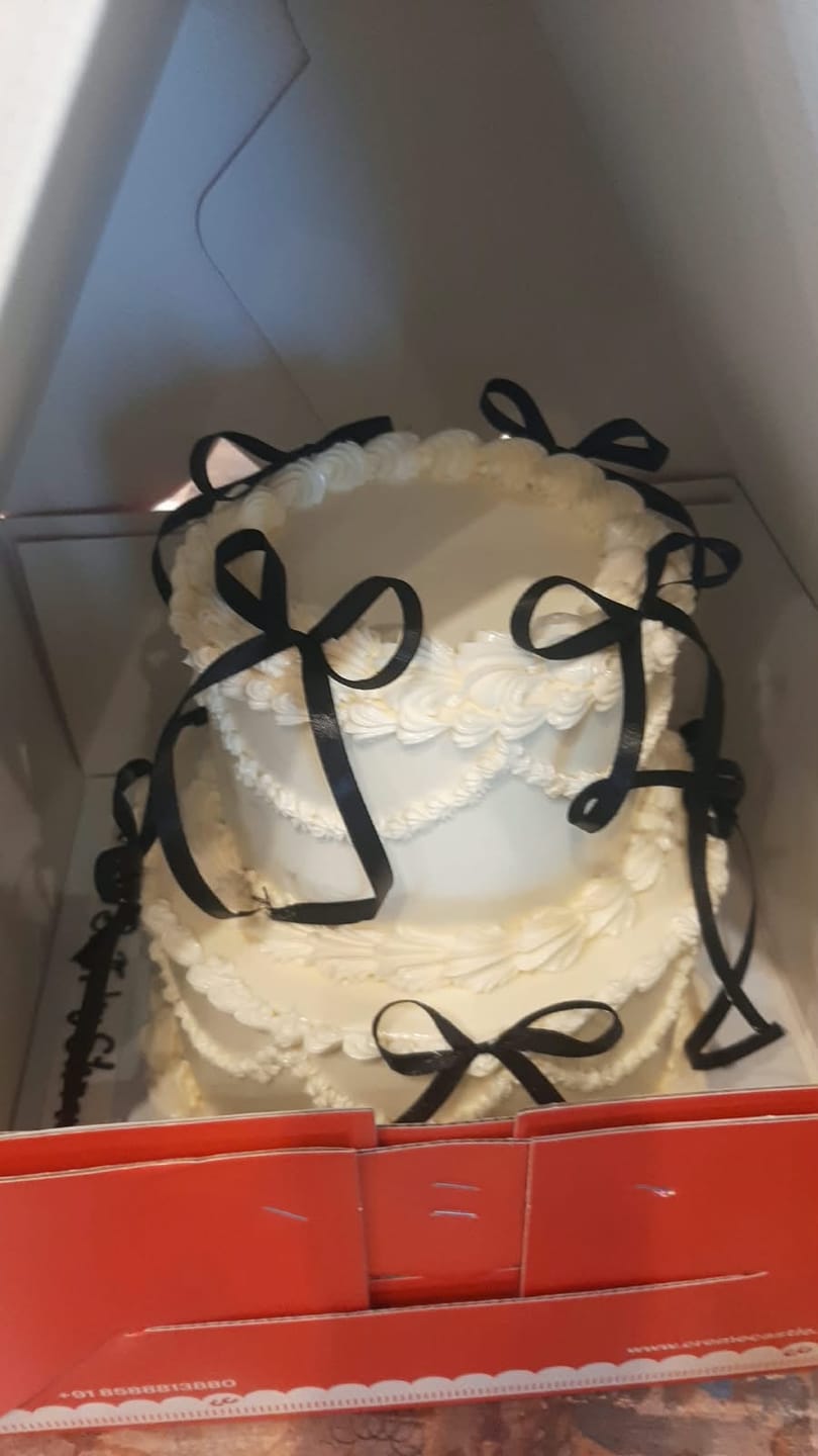 Customer photo review of Aesthetic Vintage Celebration Cake