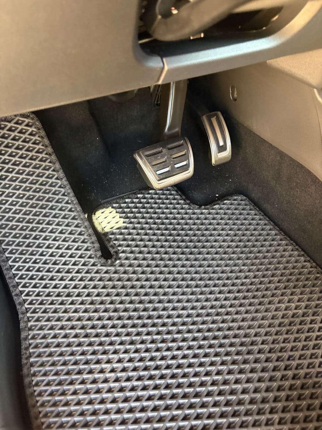 Customer photo review of E-Auto Fußmatten nach Maß - Kofferraumwanne