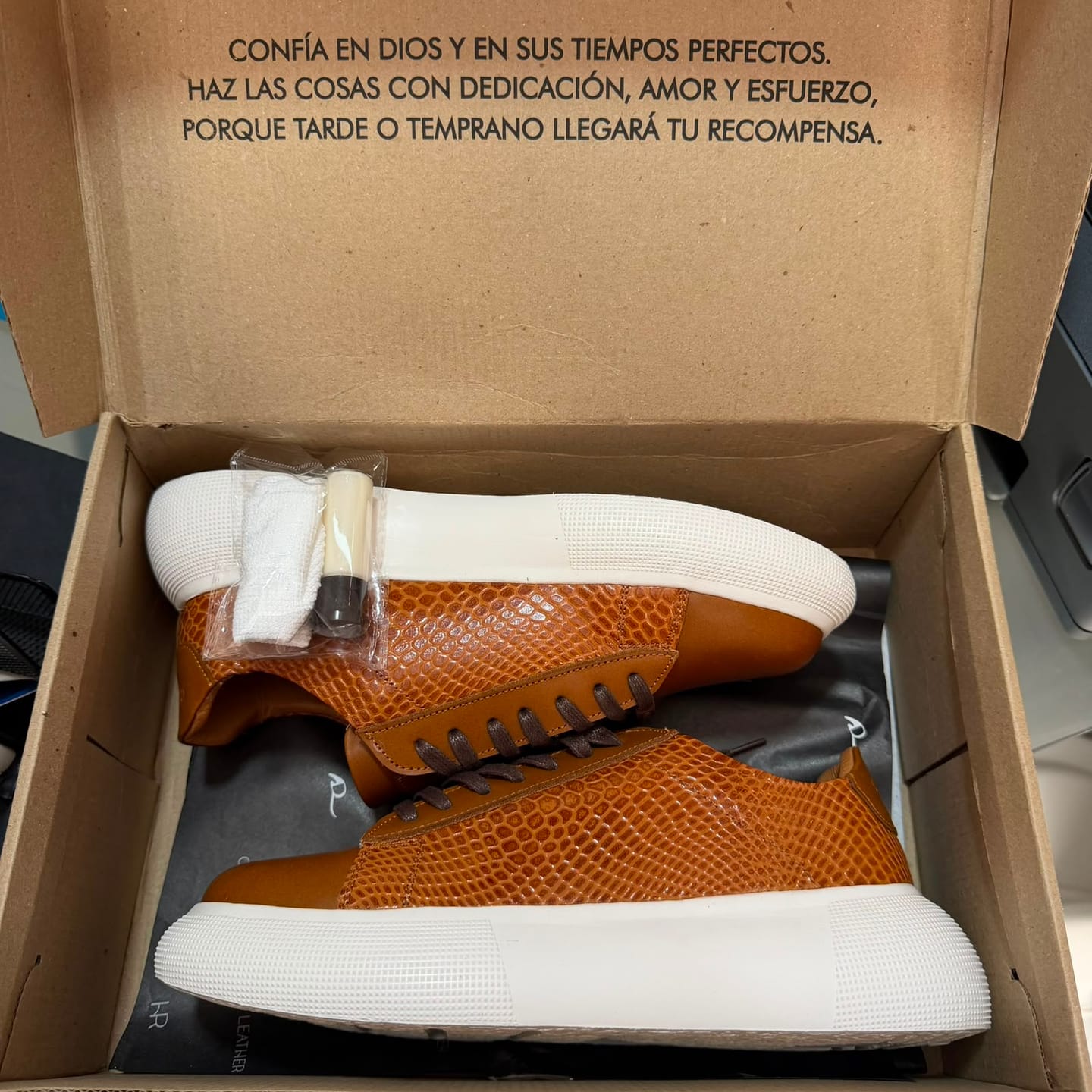 Customer photo review of BERLIN NEGRO CON BLANCO