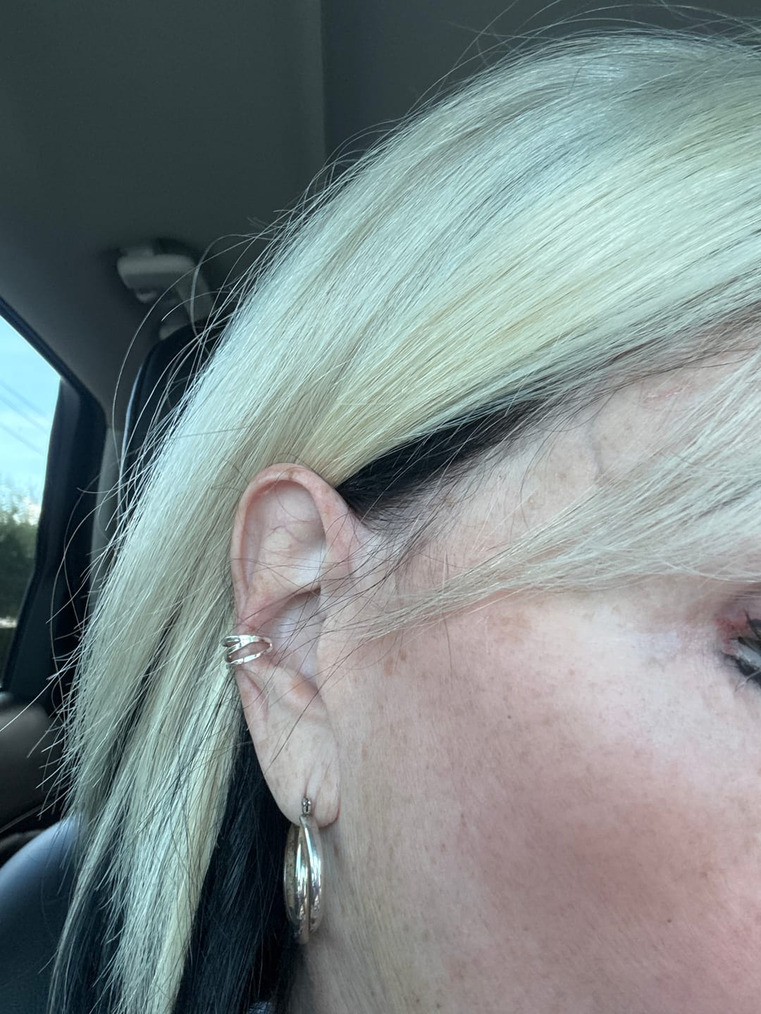 Customer photo review of Simple Ear Cuff Clip-On Non Piercing Earring
