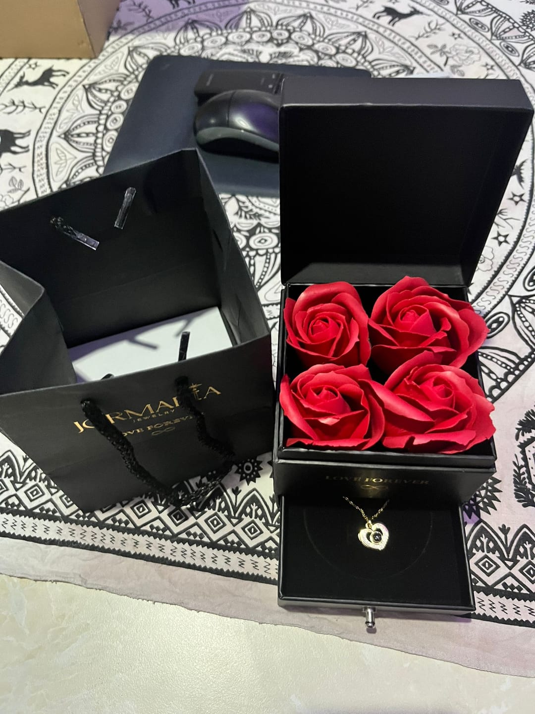 Customer photo review of Jormaria™ 14 Ayar Altın Kaplama 100 Dilde Seni Seviyorum Kolyesi