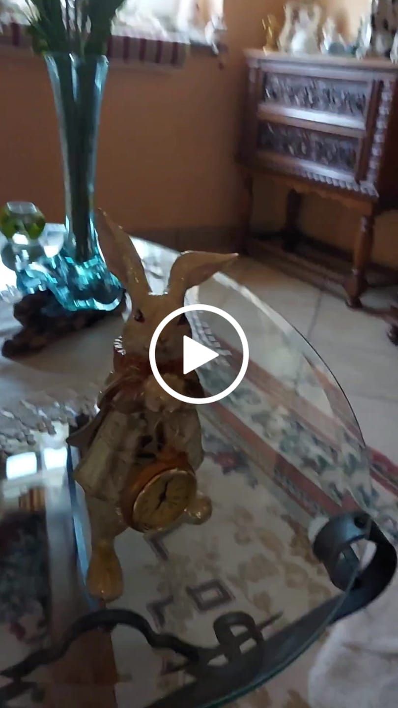 Customer video review of Statuina Coniglio con Orologio in Resina Bianco/Oro