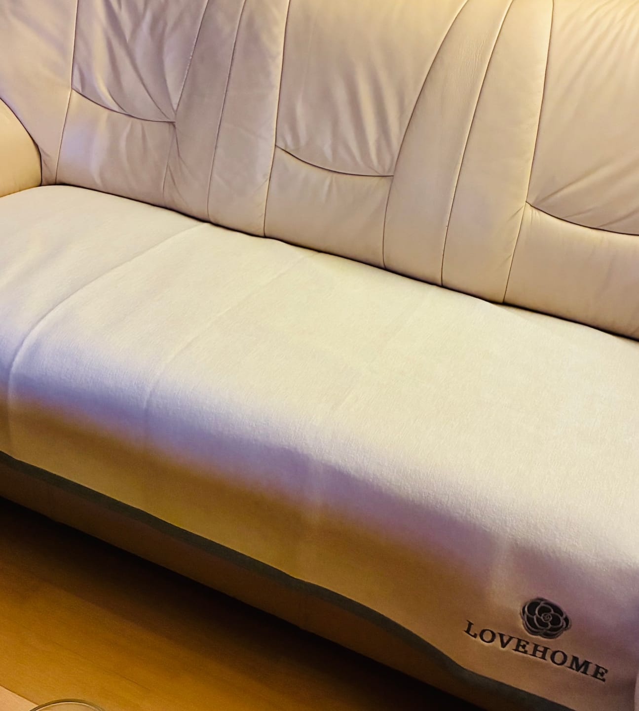 Customer photo review of LuxeWrap Sofabezug - Moderner, Rutschfester Sofakissenschutz