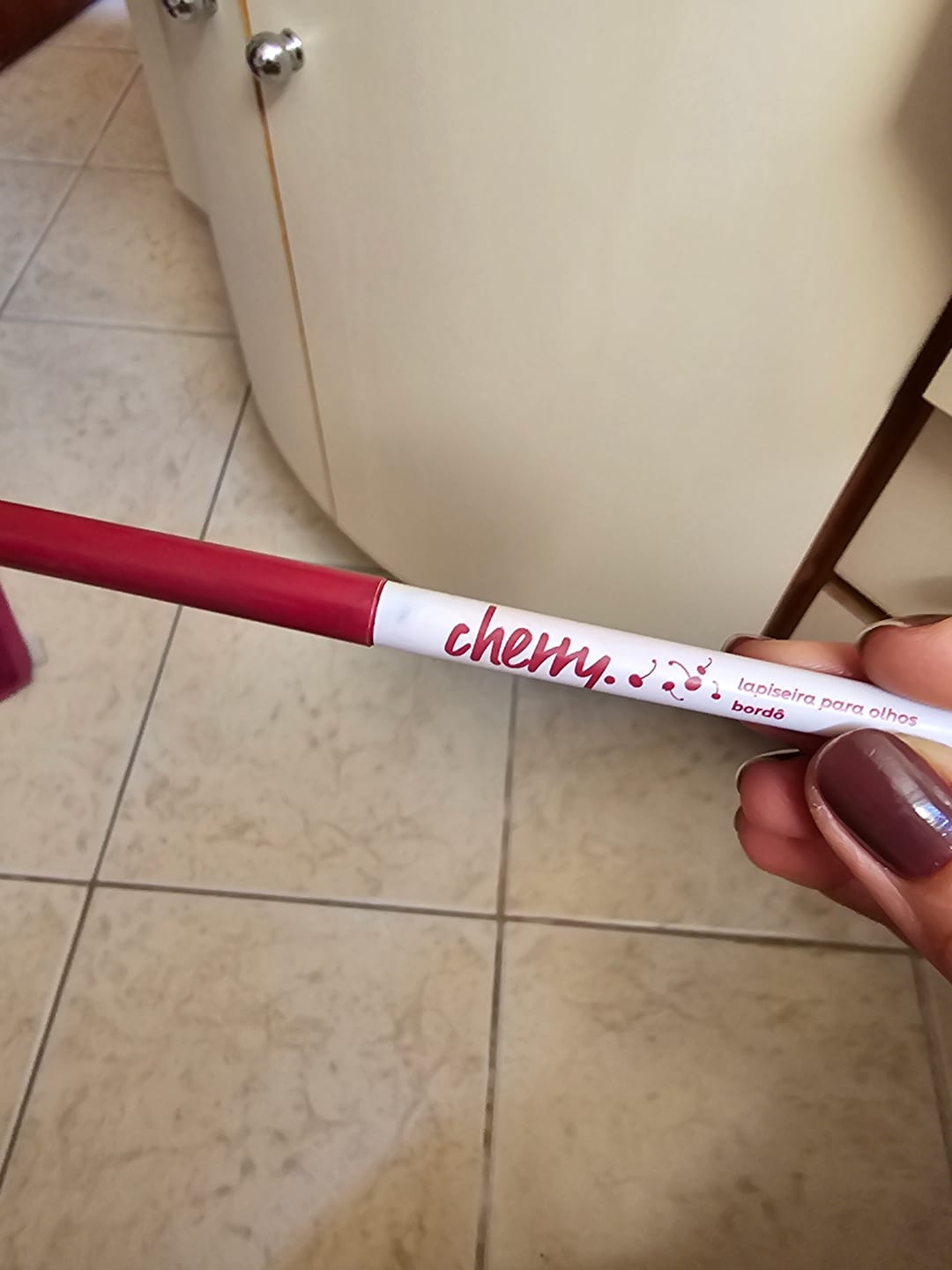 Customer photo review of Lapiseira para Olhos Bordô - Cherry - Vizzela