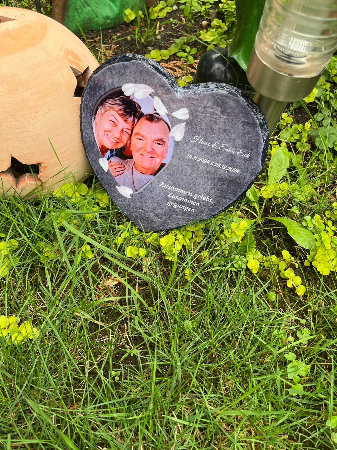 Customer photo review of Liebe hört nicht auf - Personalisiertes Schieferherz als Andenken an geliebte Verstorbene