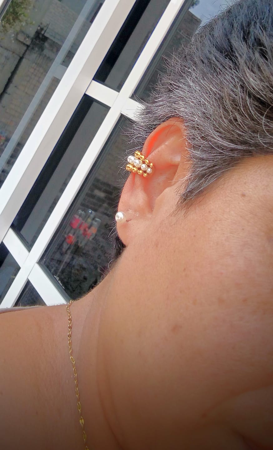 Customer photo review of Ear Cuff Bolitas Con Perlas