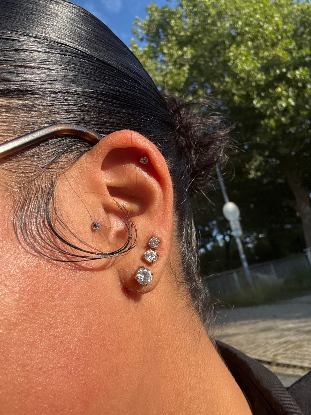 Customer photo review of Round Dainty Ohrstecker Set 18K Vergoldet