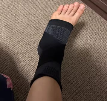 Customer photo review of Tobillera de Compresión con Correas de Soporte
