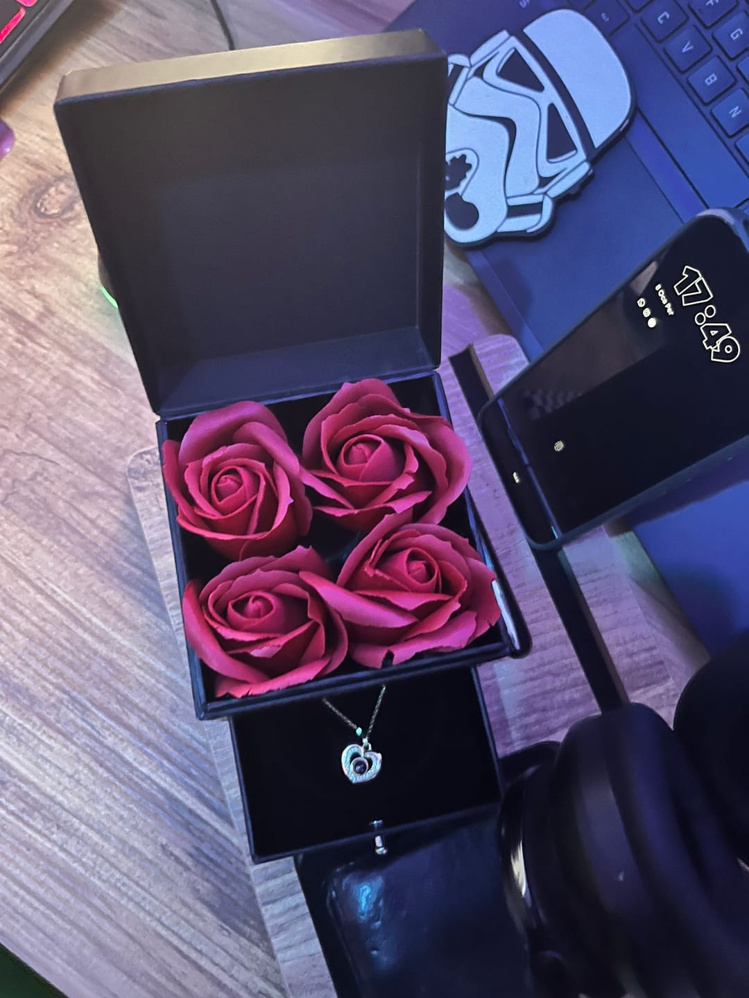 Customer photo review of Jormaria™ 14 Ayar Altın Kaplama 100 Dilde Seni Seviyorum Kolyesi