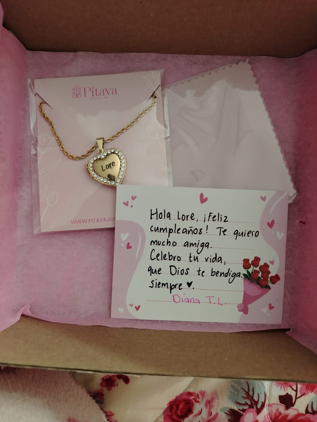 Customer photo review of Relicario Love Personalizado Grabado Láser
