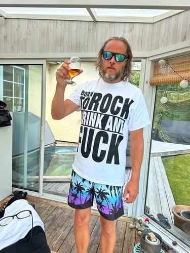 Customer photo review of Manowar T-Shirt Born To Rock
