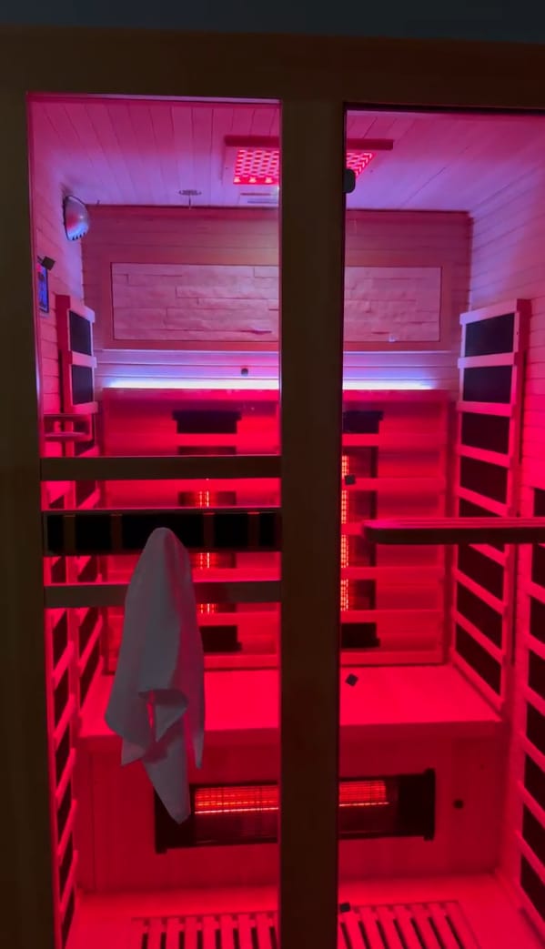 Customer photo review of HOMREST 2 Person Infrared Sauna with Red Light Therapy, Himalayan Salt, Full Spectrum Heating & Chromotherapy