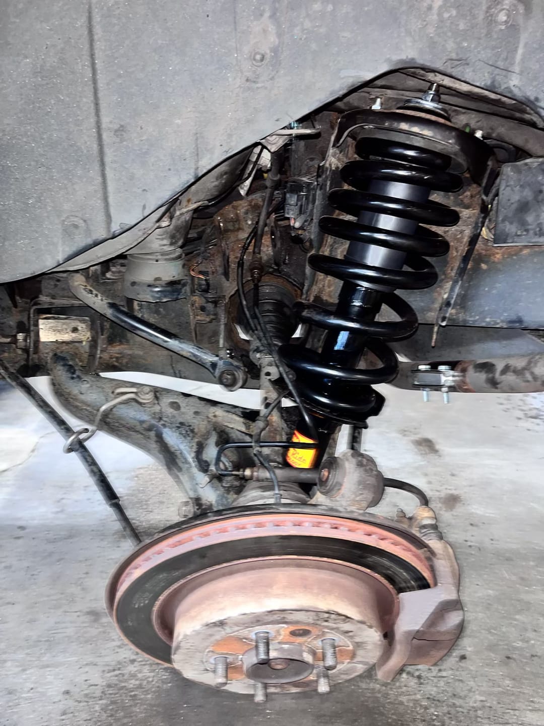 Customer photo review of 2005-2009 Land Rover Discovery 3 / LR3 4-Wheel Air Suspension Conversion Kit with Suspension Warning Light Module (LB84FM)