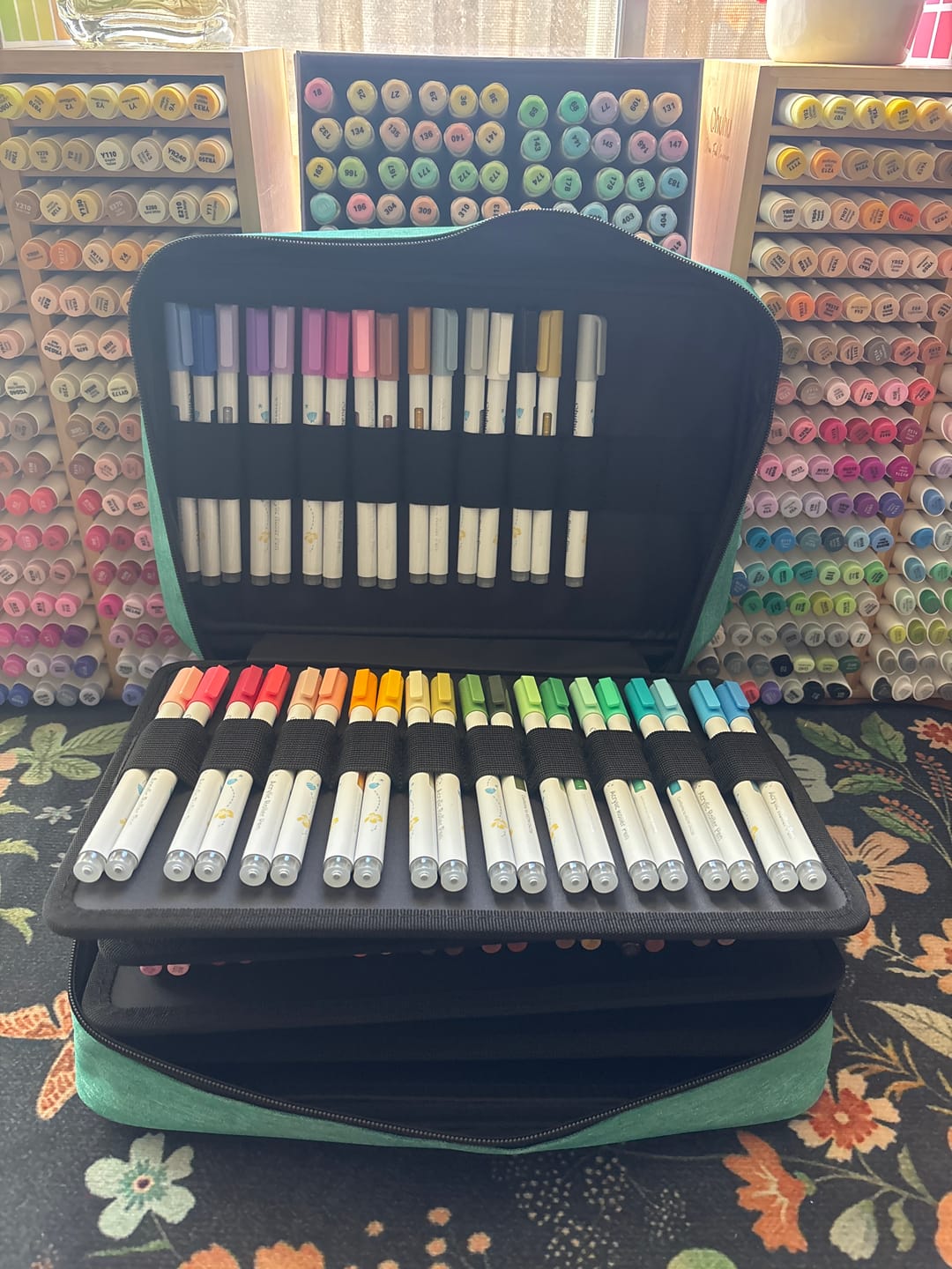 Customer photo review of Ohuhu Wai Momi Acrylic Gel Pens