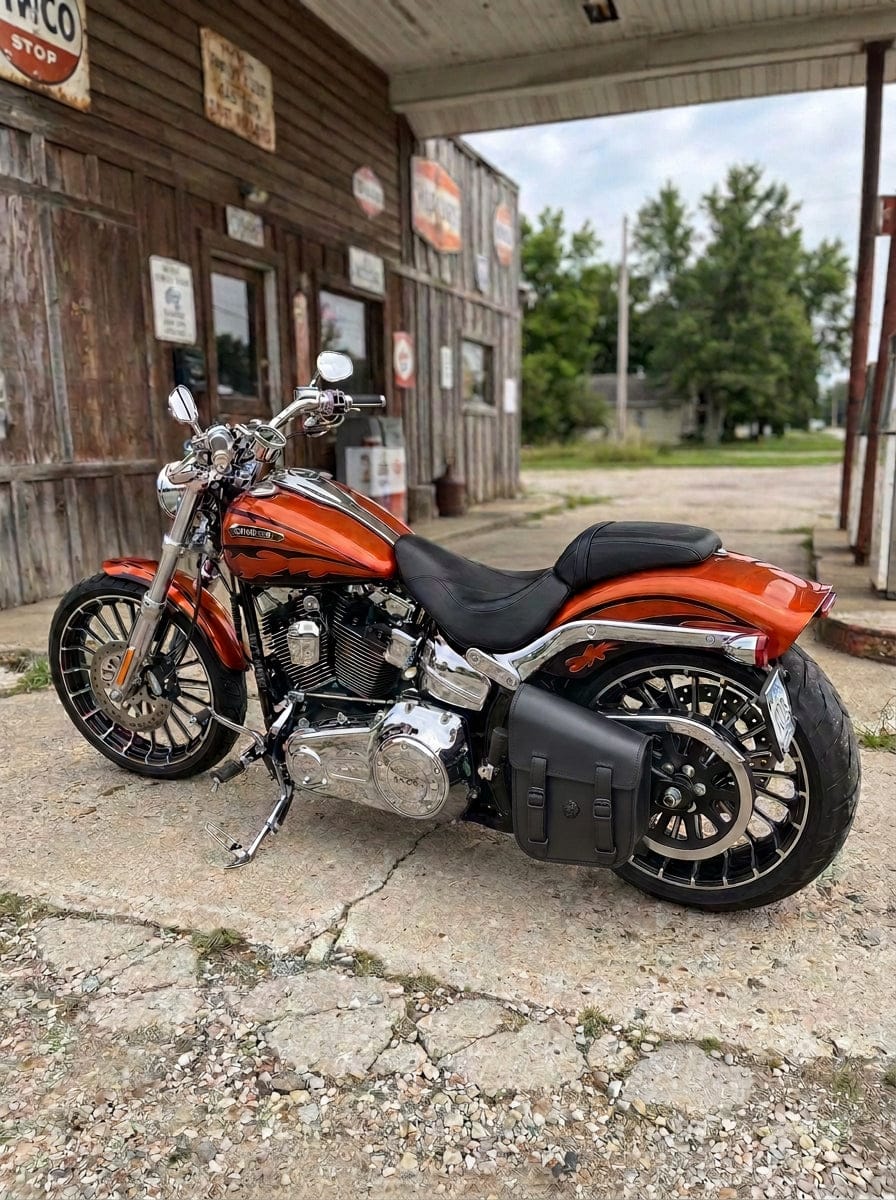 Customer photo review of 8L - Drift Leather Swingarm Bag for Harley-Davidson Softail (Left-Only)