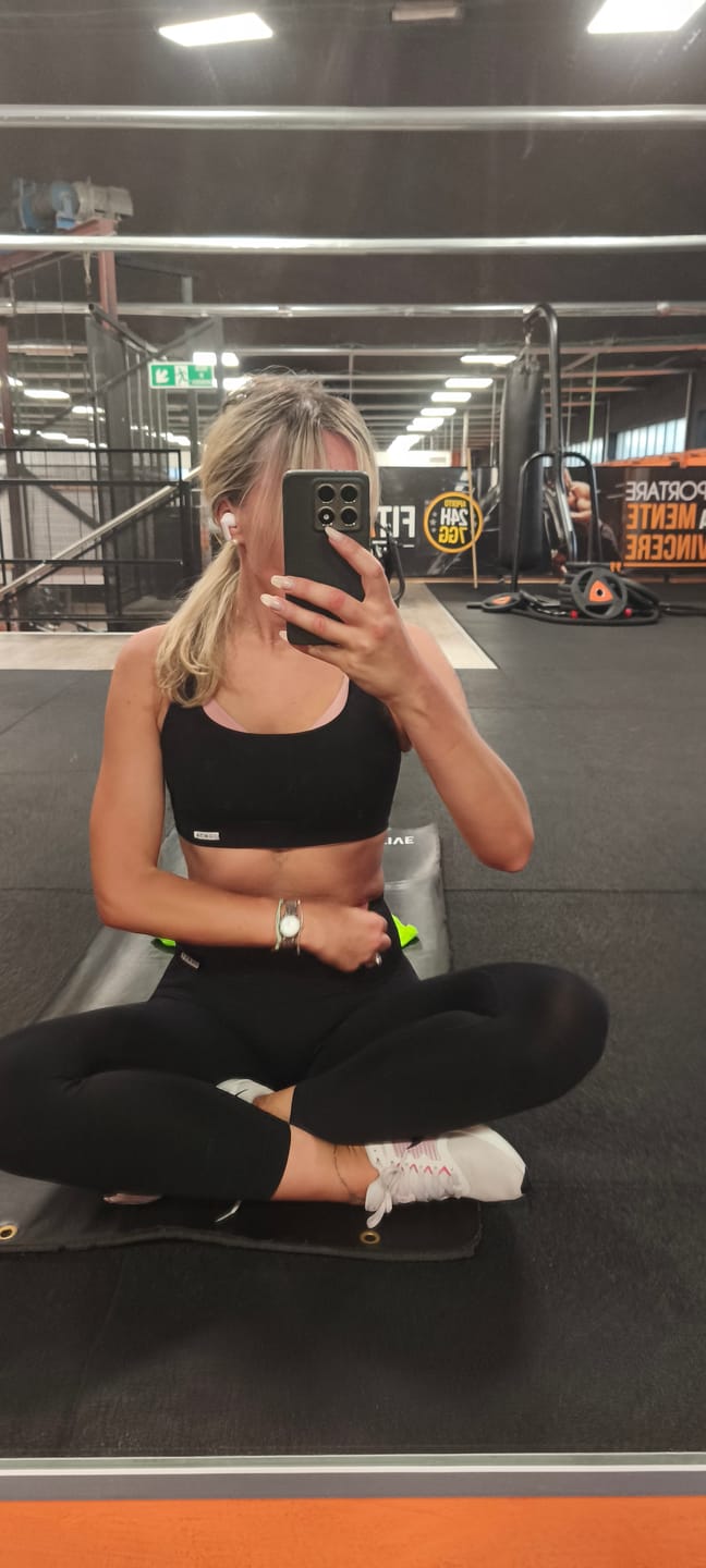 Customer photo review of Completo Onyx Nero (Top + Leggings)