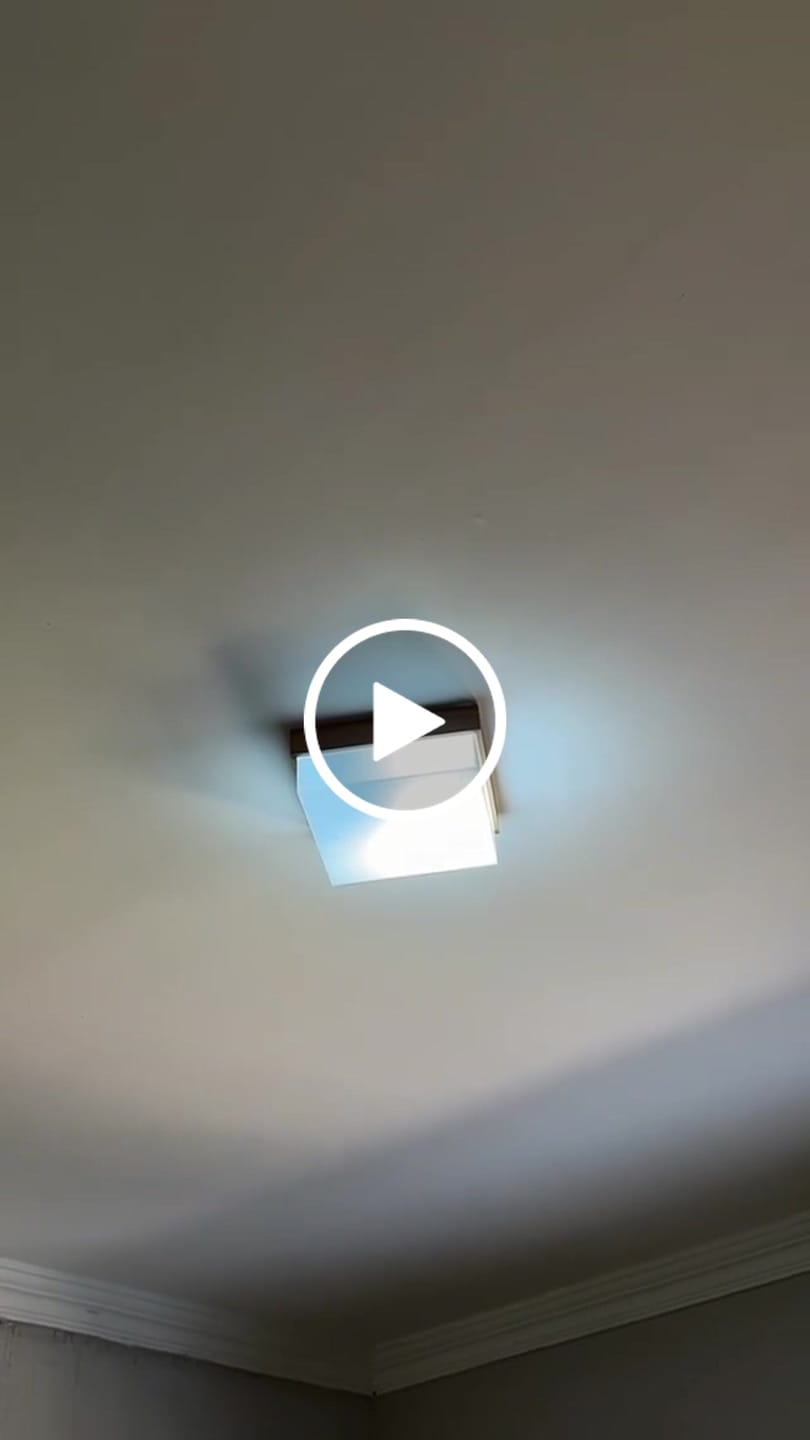 Customer video review of Luminária de Teto Plafon Decorativo de Madeira 20cm