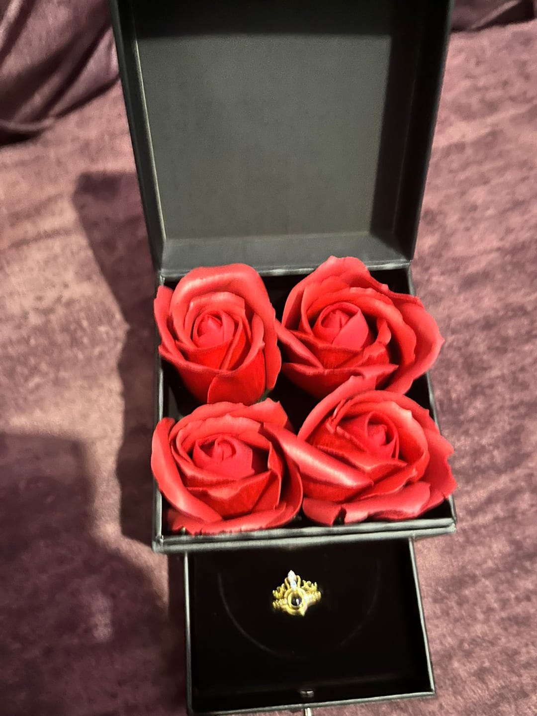 Customer photo review of Jormaria™ 14 Ayar Altın Kaplama 100 Dilde Seni Seviyorum Kolyesi