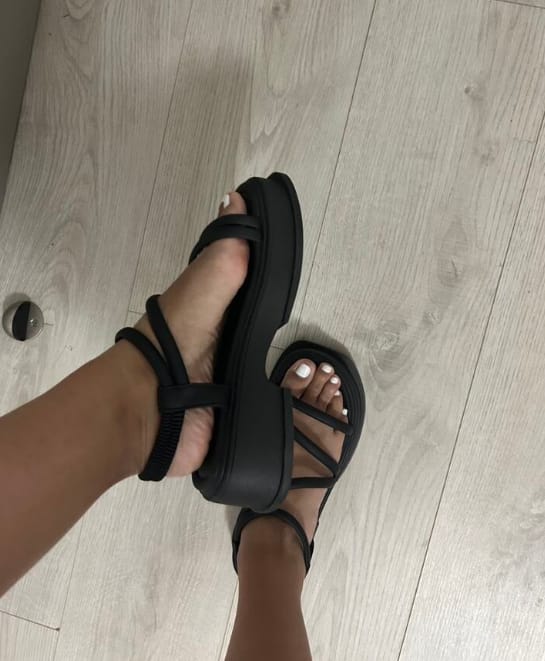 Customer photo review of Sandalias Taco Grueso Plataforma - Negras