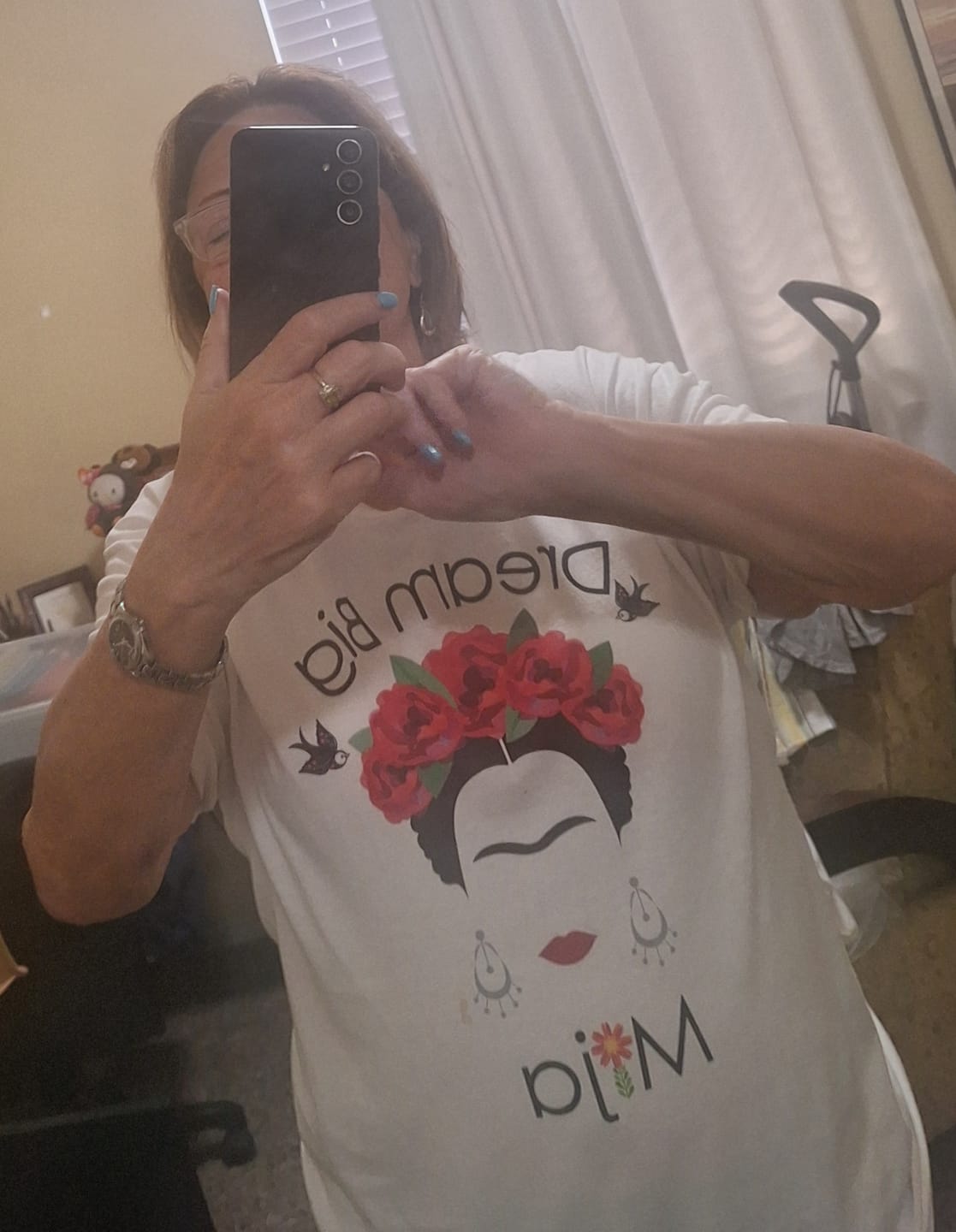 Customer photo review of Dream Big Mija, Chingona Unisex T-Shirt