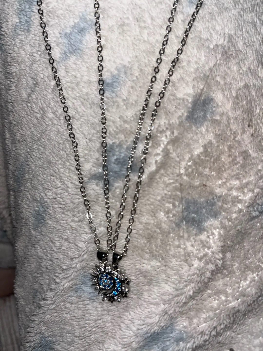 Customer photo review of Collier Sun & Moon