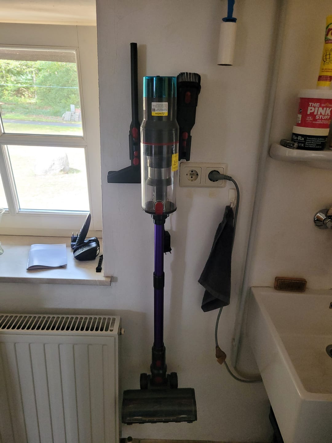 Customer photo review of Ultra-starker Akku-Staubsauger mit automatischer Stauberkennung / Bis zu 60 Minuten Laufzeit / Beutelloser Staubsauger für Teppiche, Hartböden & Tierhaare