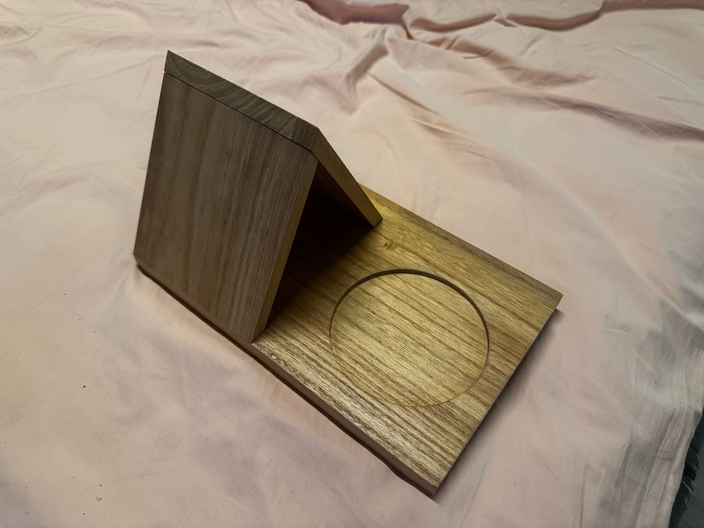 Customer photo review of Soporte de Madera para Libros con Portavasos