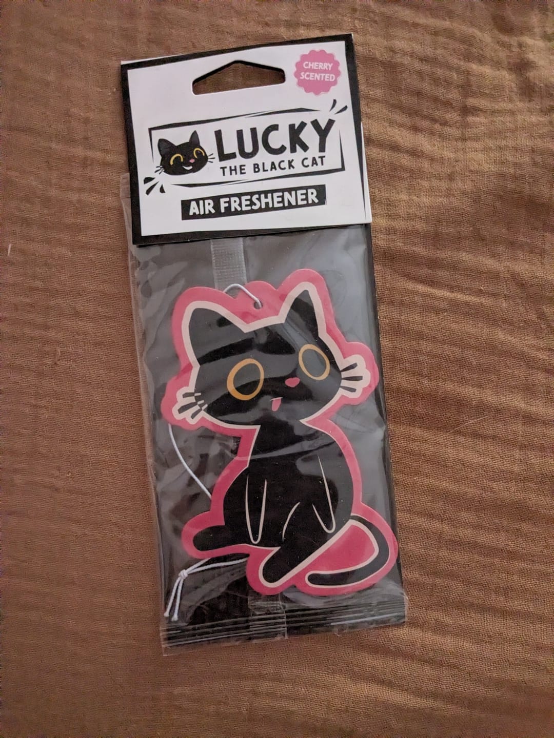 Customer photo review of Schwarze Katze Auto Lufterfrischer – Kirschduft für magische Fahrten