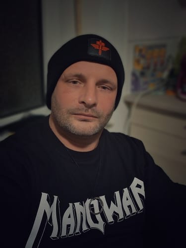 Customer photo review of Manowar T-Shirt Sign Of The Hammer Stripes - White On Black 2023