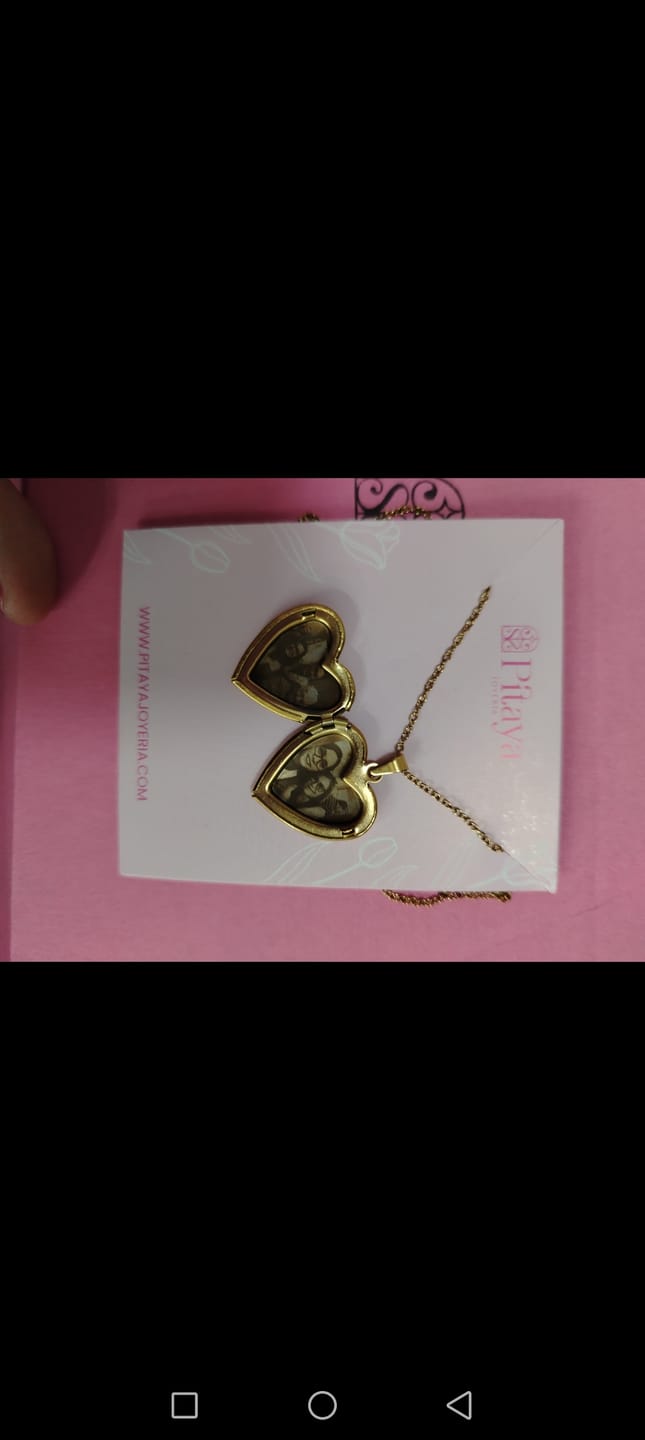 Customer photo review of Relicario Love Personalizado Grabado Láser