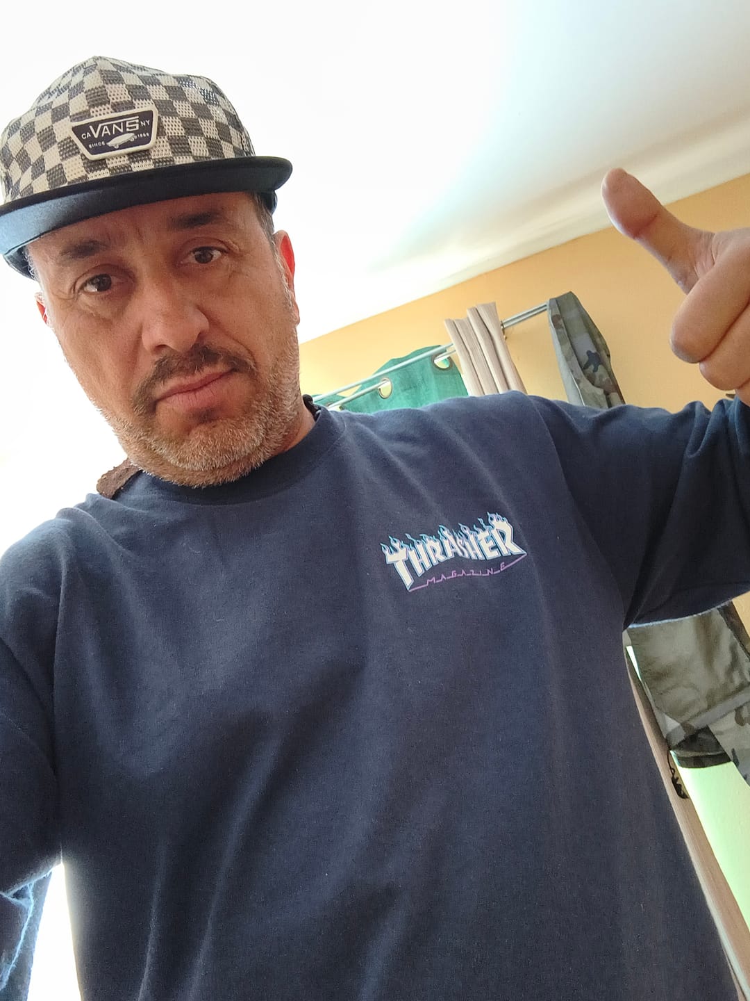Customer photo review of Santa Cruz - Polera Manga Larga Thrasher Flame Dot Navy