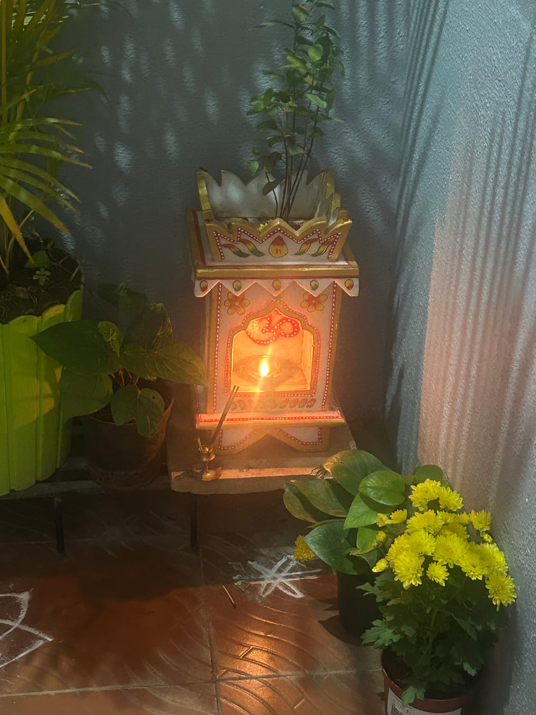 Customer photo review of Marble Tulsi Pot, Traditional Painting (Small) - Handicraft Bazaar