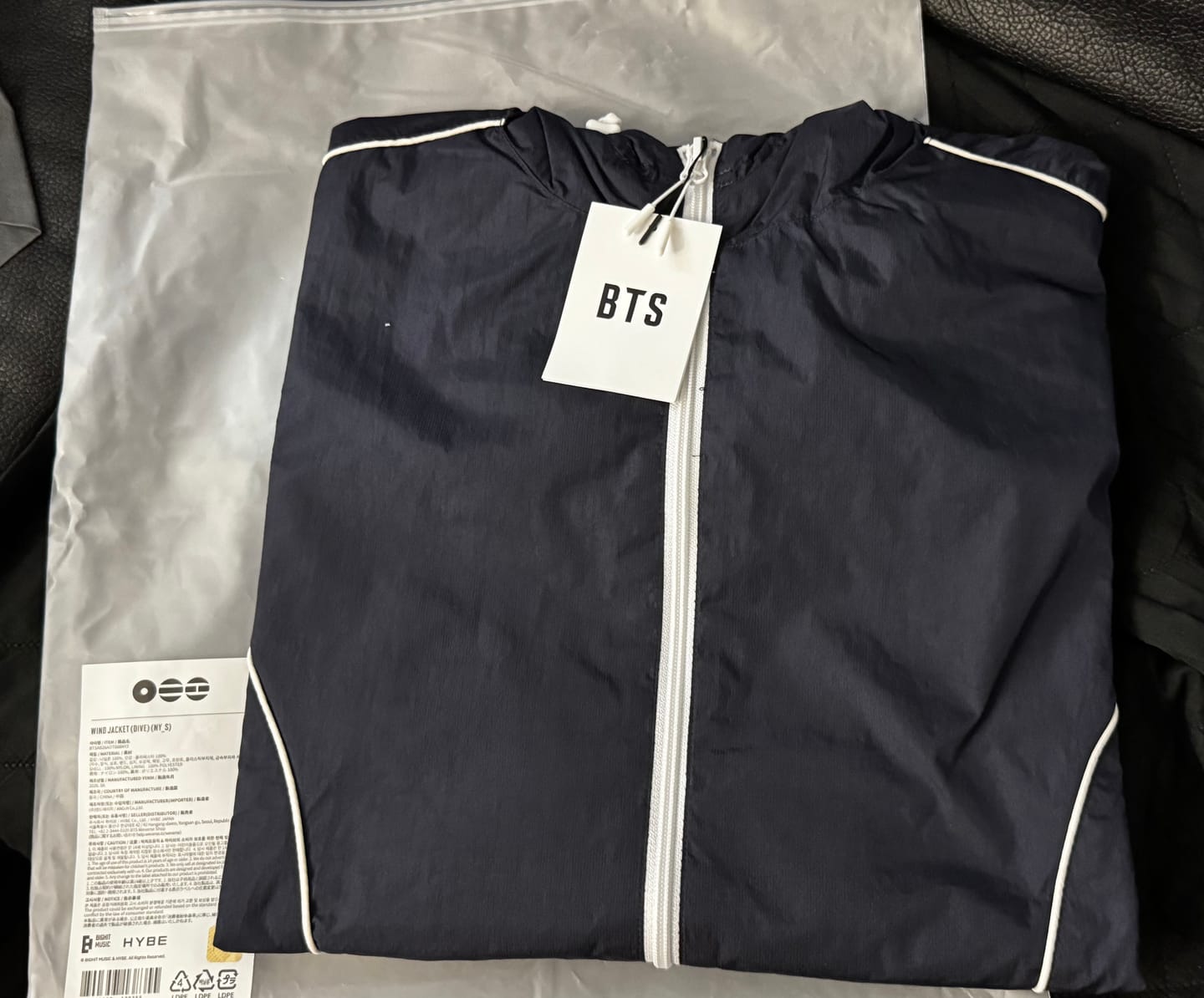 Customer photo review of [4TH PRE-ORDER] BTS - SWIM OFFICIAL MD WIND JACKET (DIVE)