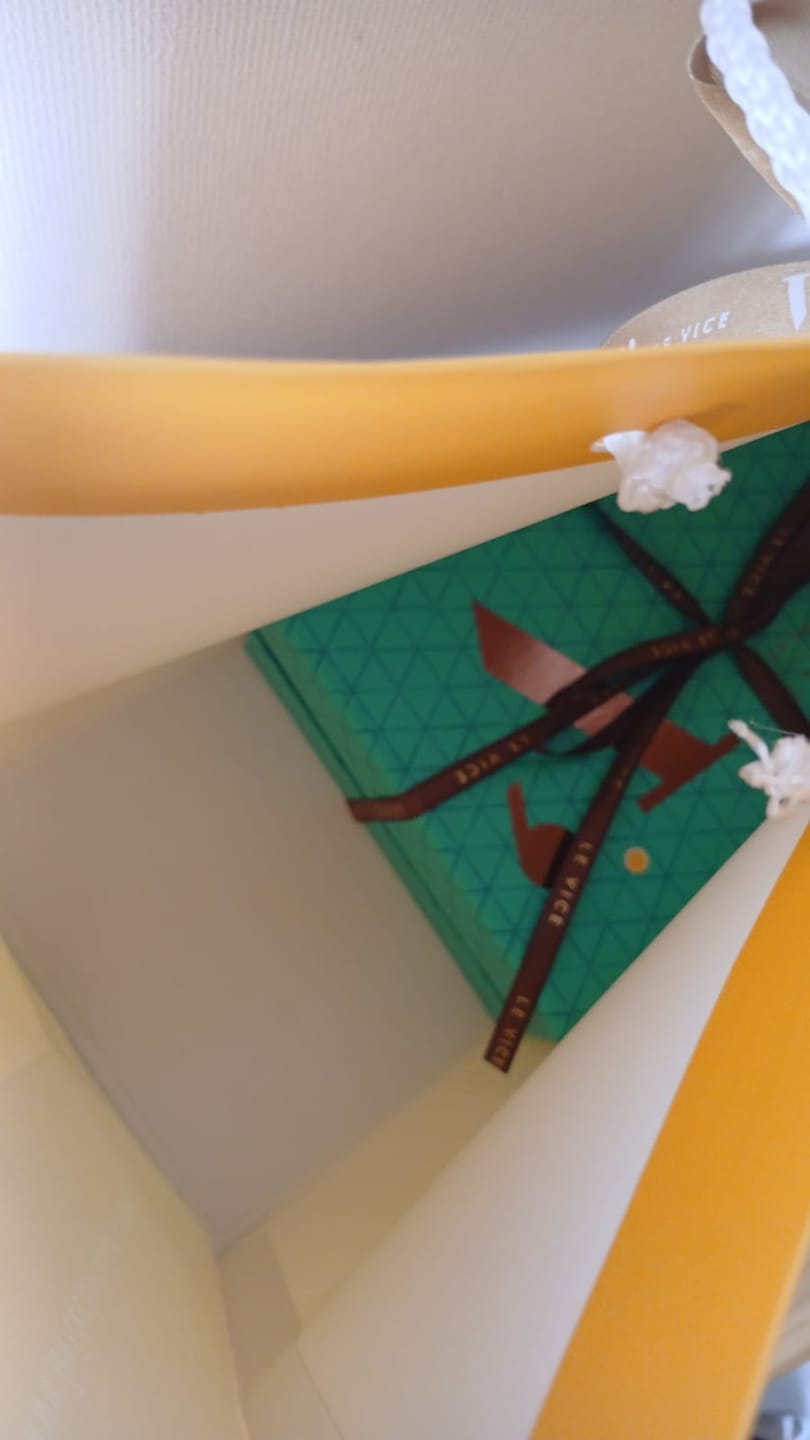 Customer photo review of Caja 36 bombones