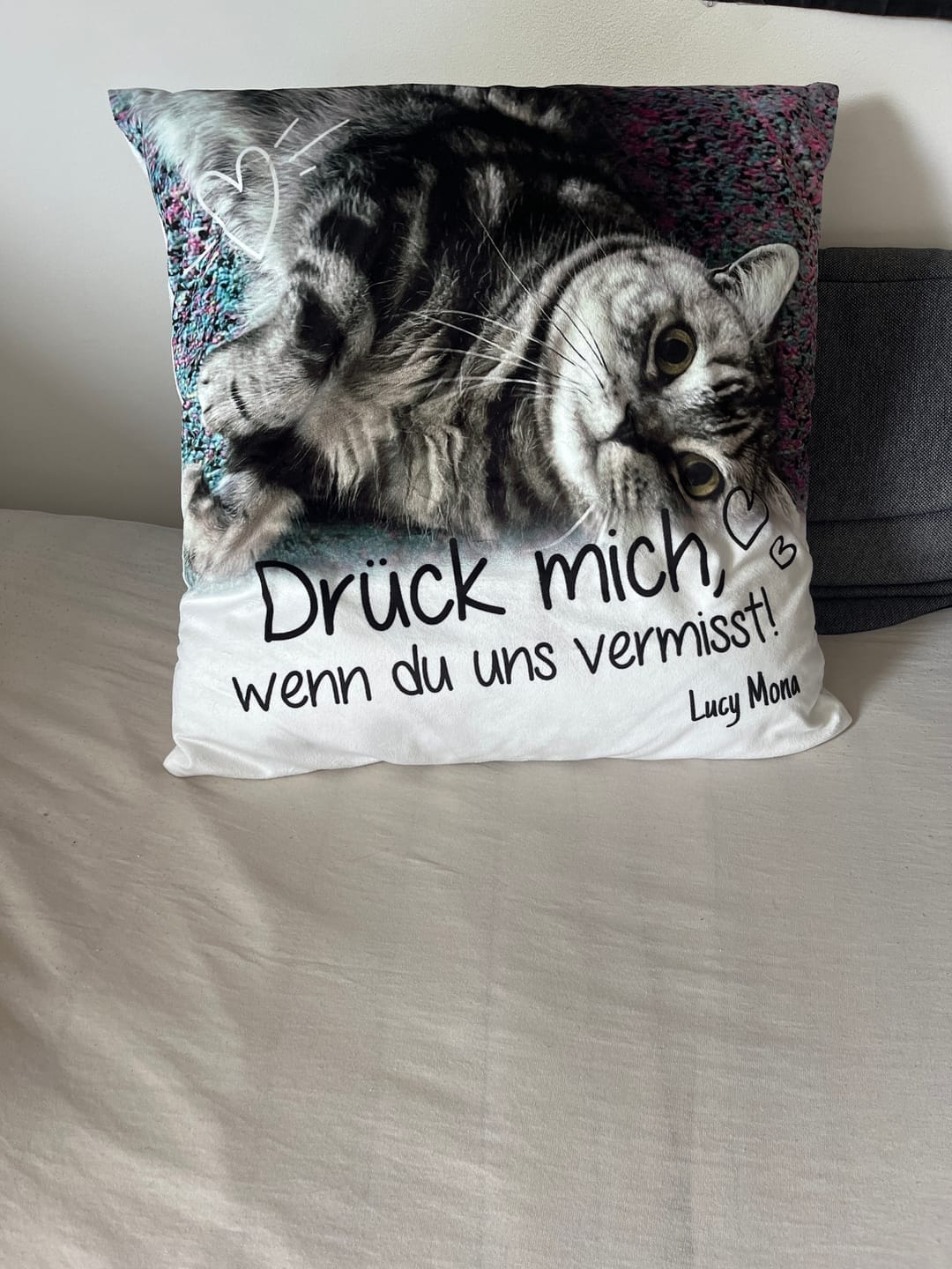 Customer photo review of Personalisiertes Kissen - Drück mich, wenn du mich vermisst
