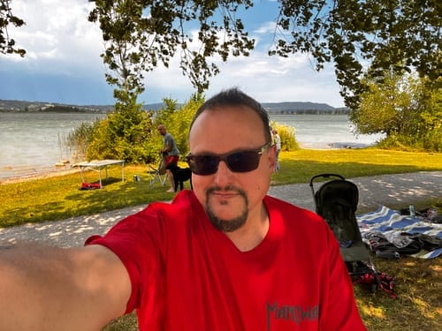 Customer photo review of MANOWAR T-SHIRT SIGN OF THE HAMMER SIDE PRINT RED
