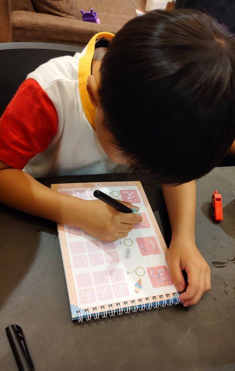 Customer photo review of 文字が消える!? まほうのドリル（ひらがな・カタカナ）