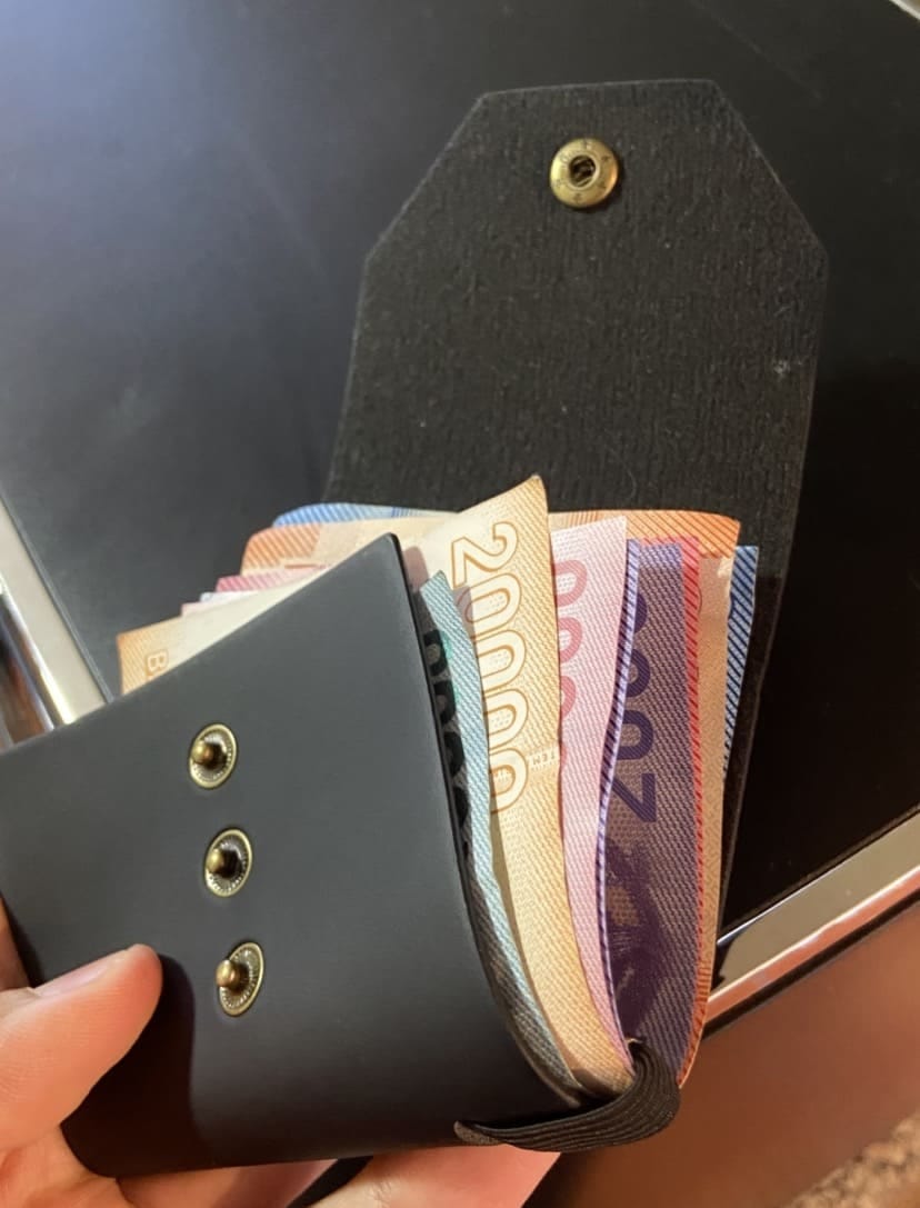 Customer photo review of PLATAWORTH™ Billetera Old Money