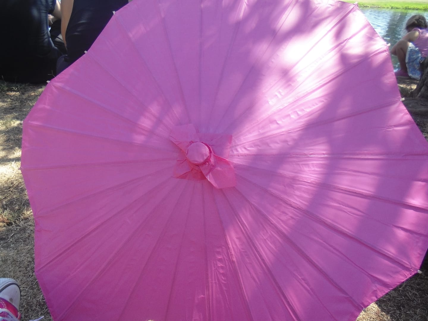 Customer photo review of Large 32" Fuchsia Paper Parasol Umbrella, Scallop Blossom Shaped with Elegant Handle