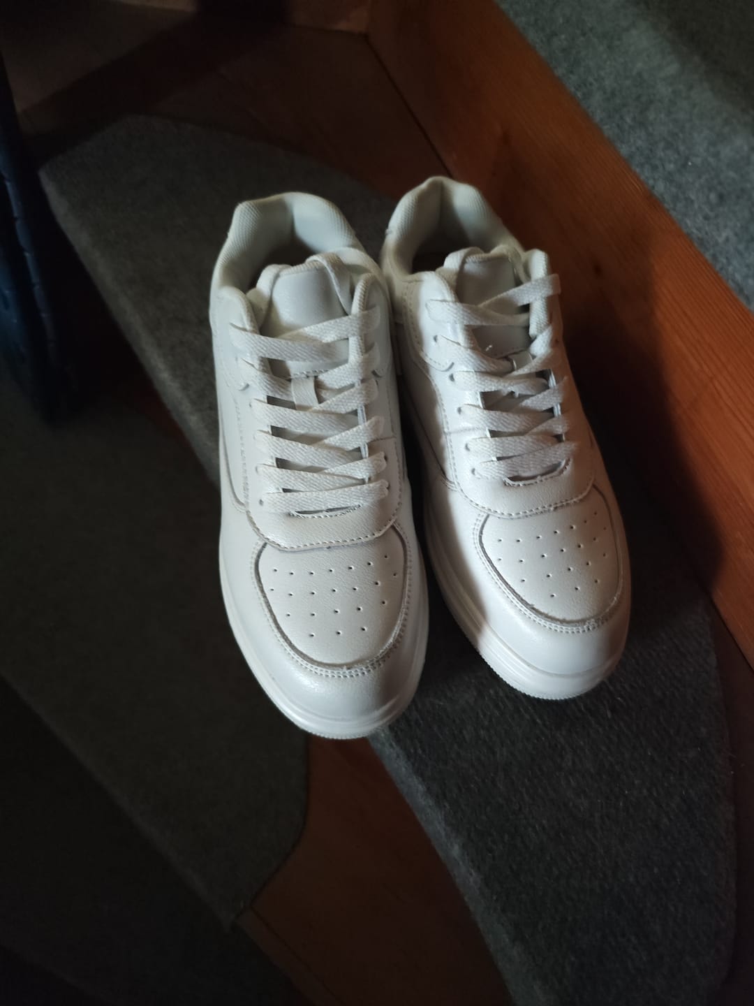 Customer photo review of ELEVATESHOES WHITE CASUAL