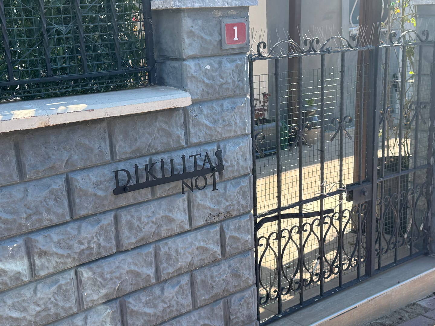 Customer photo review of Modern Tarzda Kişiselleştirilebilir Adres Tabelası