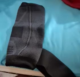 Customer photo review of Tobillera de Compresión con Correas de Soporte