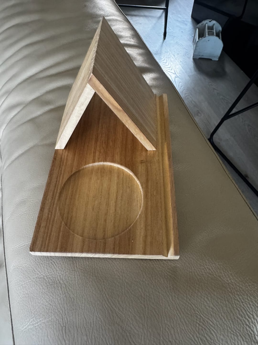 Customer photo review of Soporte de Madera para Libros con Portavasos