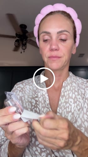 Customer video review of 1 Month Supply of Seranova Microneedling Infusion System™