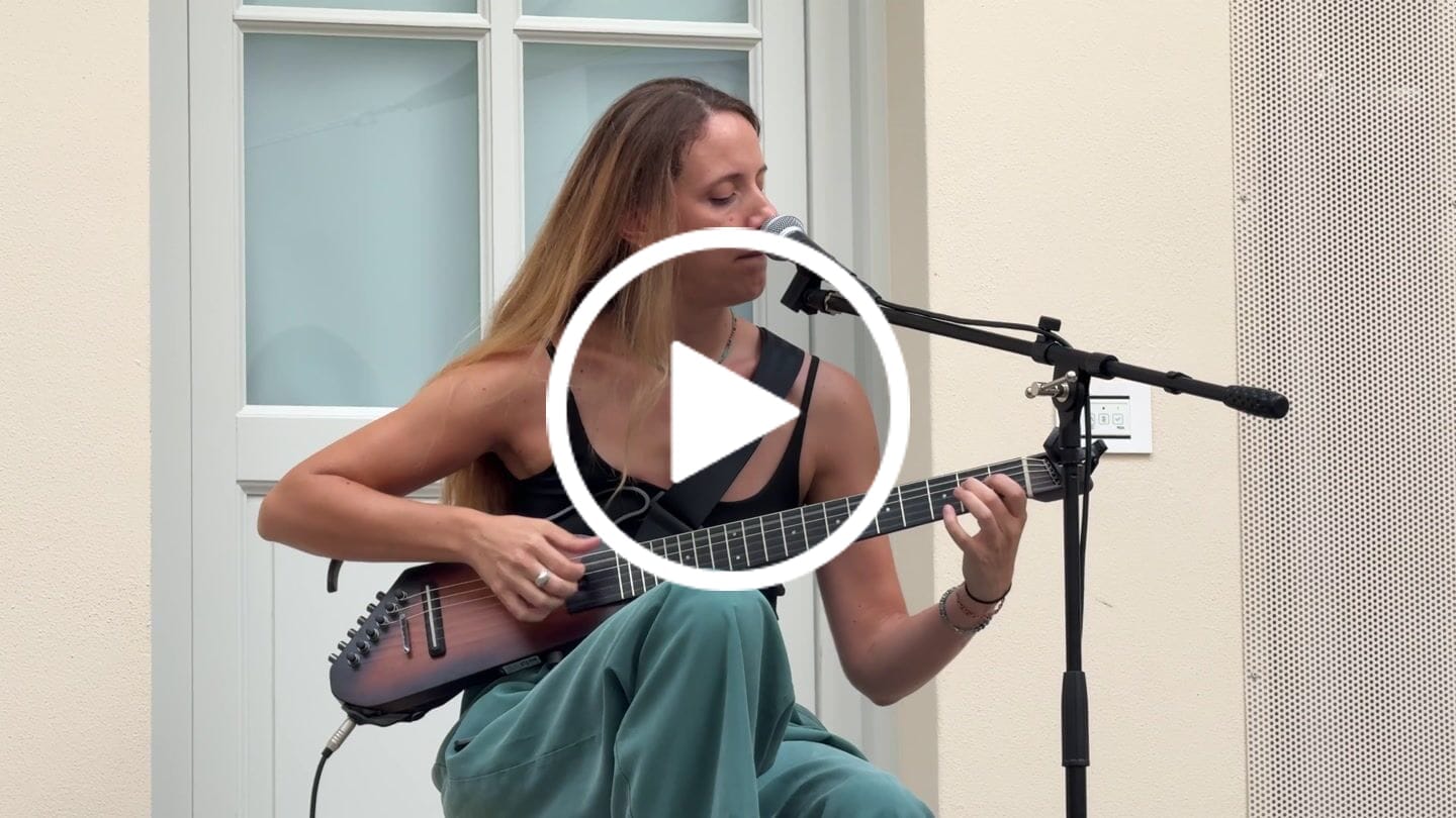 Customer video review of Donner HUSH C Chitarra classica con corde di nylon da viaggio