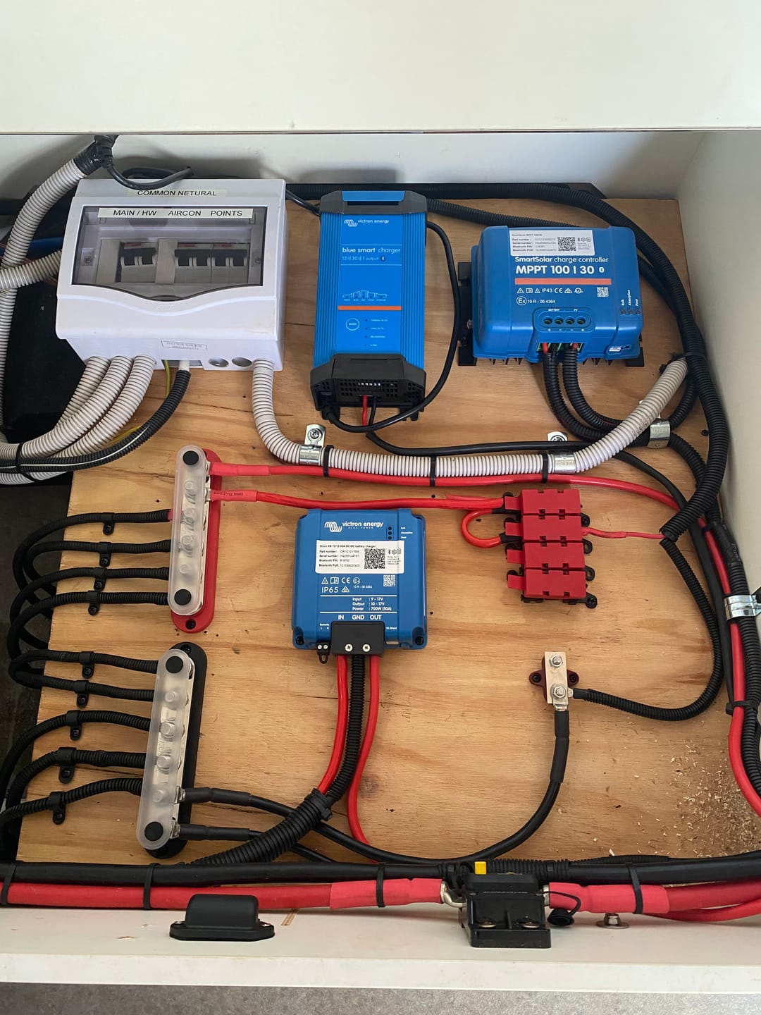 Customer photo review of VICTRON Orion XS 12/12-50A DC-DC battery charger | (ORI121217050)